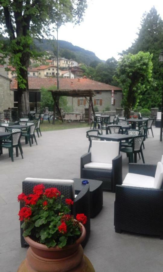 La Foresta Albergo Ristorante Pizzeria Badia Prataglia Dış mekan fotoğraf
